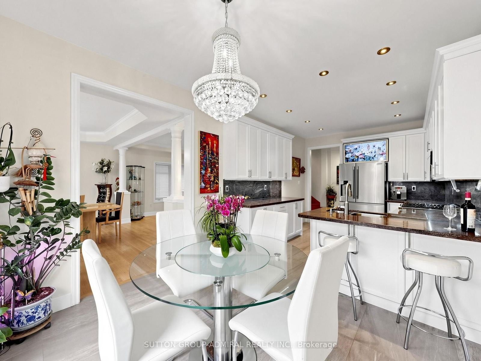 Breakfast area under a chandelier